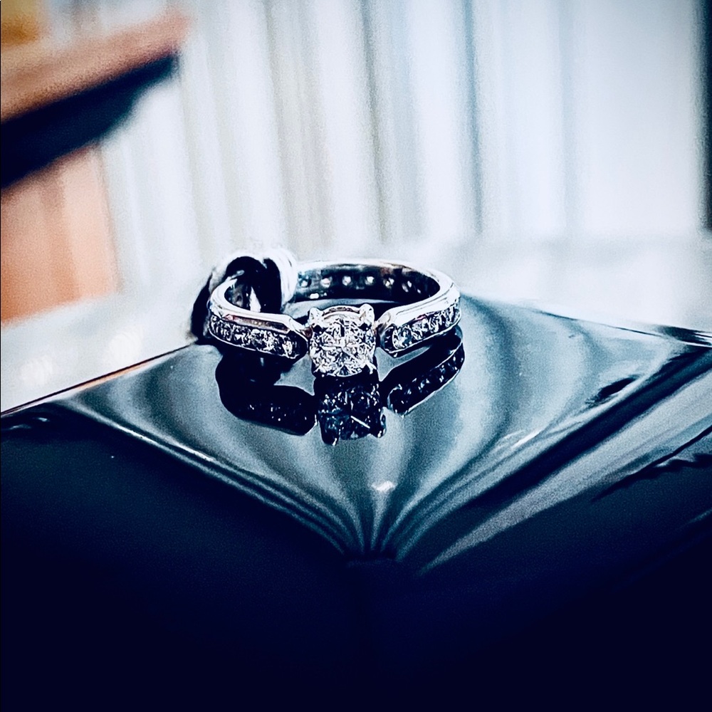 $1200 Platinum Ring (Brand New) 1.5ctw Cert Eternity Diamond Rg set in Platinum.